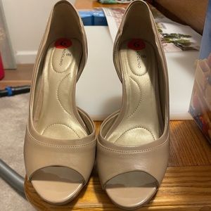 Womens nude size 6